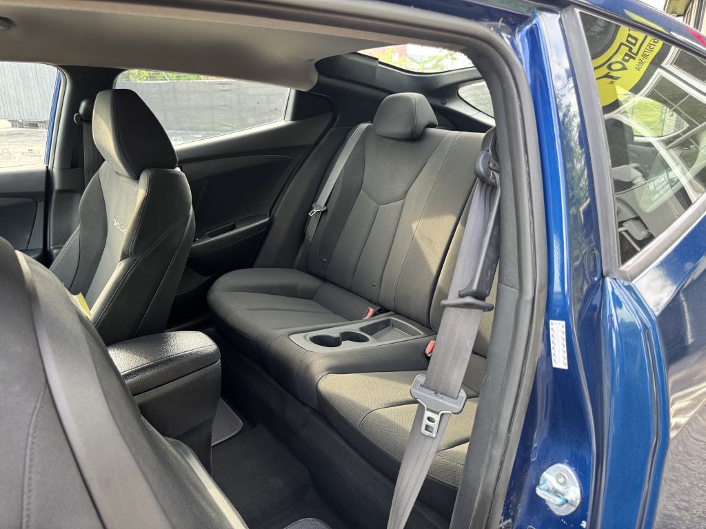 2017 Hyundai Veloster Image 11
