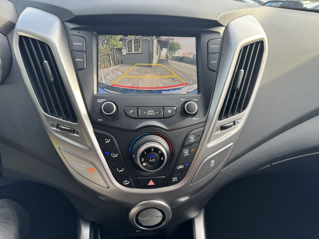 2017 Hyundai Veloster Image 16