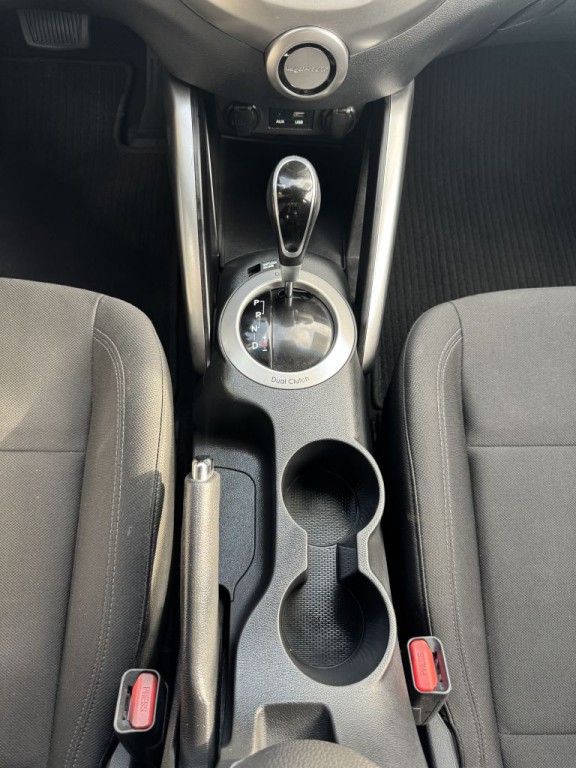 2017 Hyundai Veloster Image 17