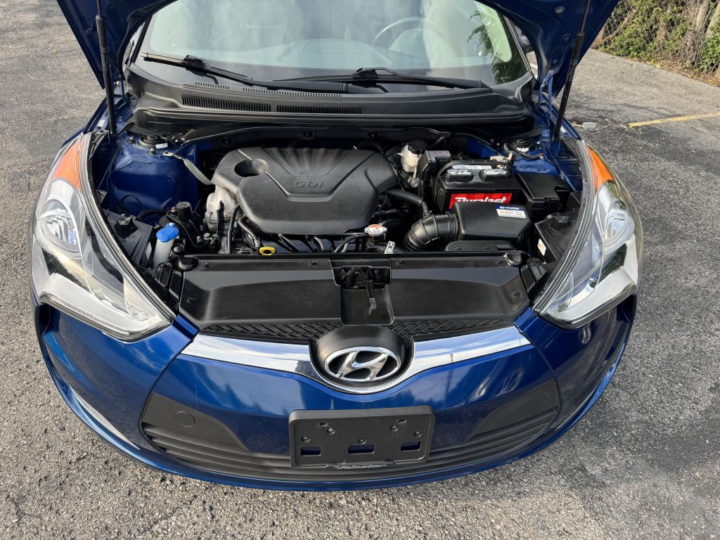 2017 Hyundai Veloster Image 18