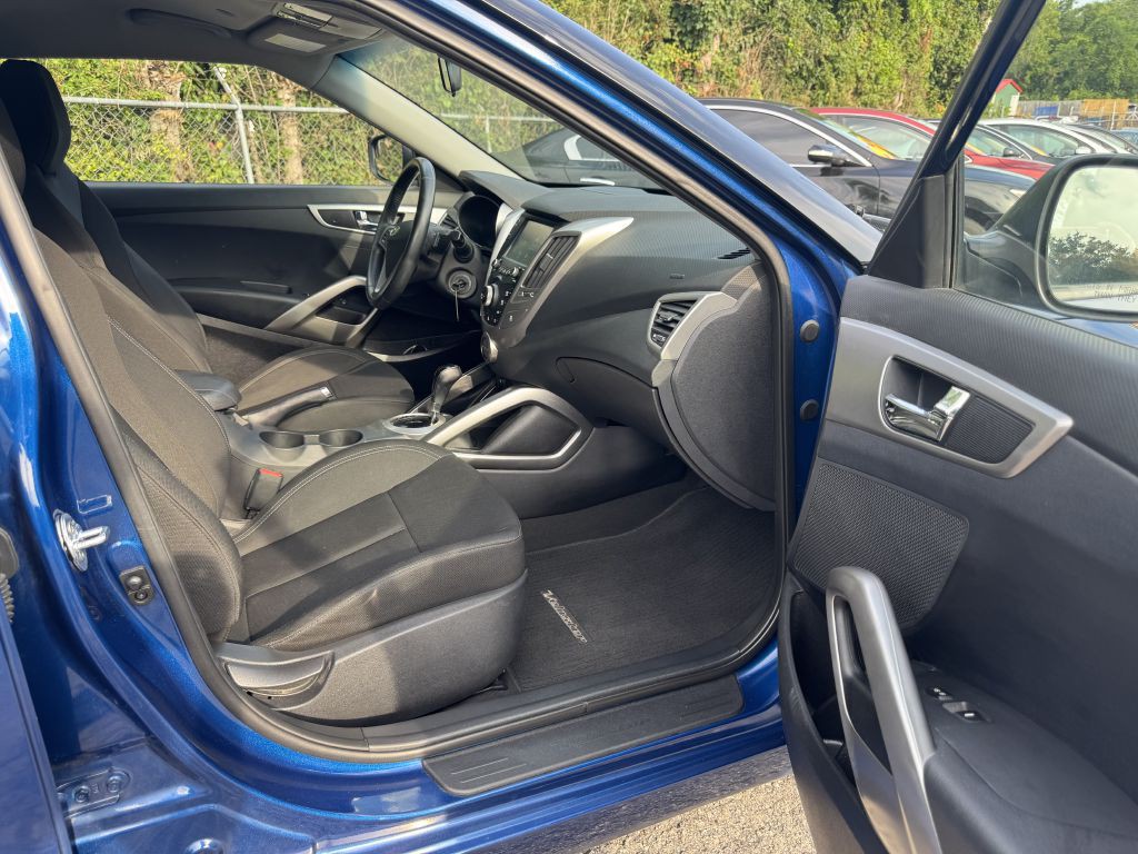 2017 Hyundai Veloster Image 22