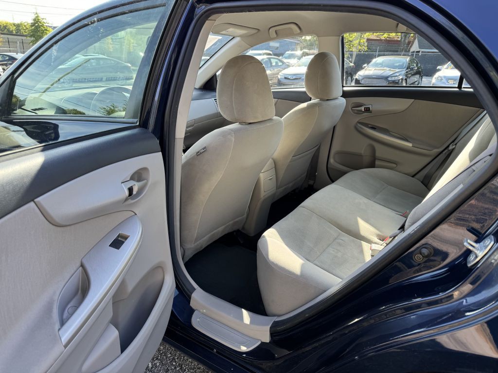 2012 Toyota Corolla Image 11