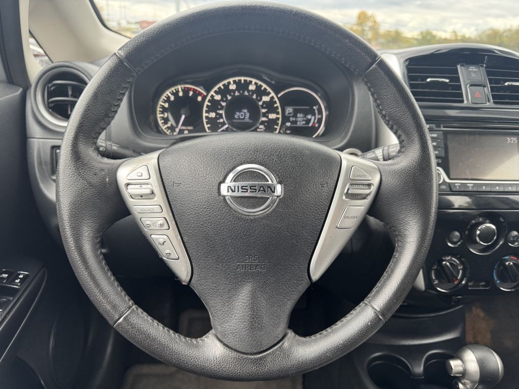 2015 Nissan Versa Image 13