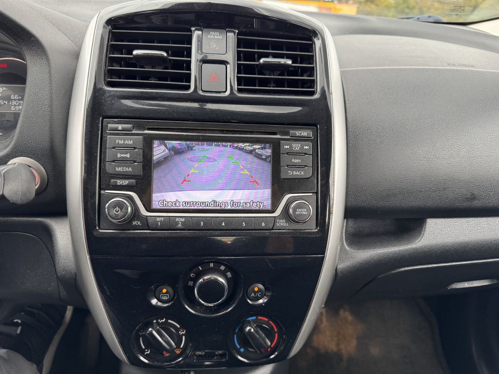 2015 Nissan Versa Image 16