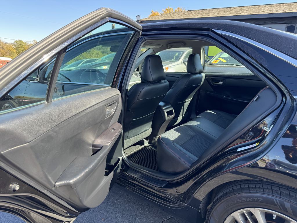 2015 Toyota Camry Image 11