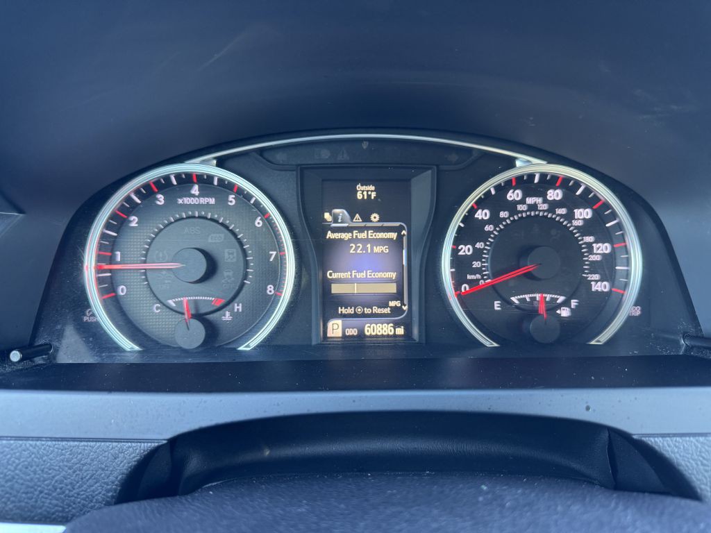 2015 Toyota Camry Image 12