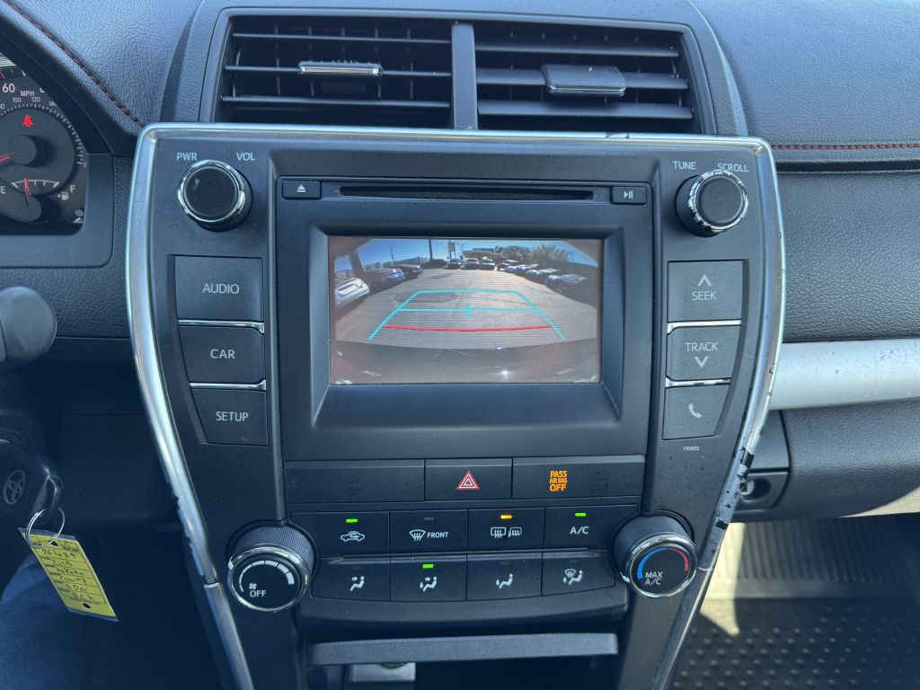 2015 Toyota Camry Image 16