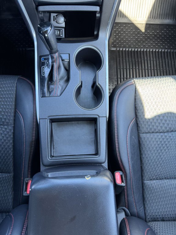 2015 Toyota Camry Image 17