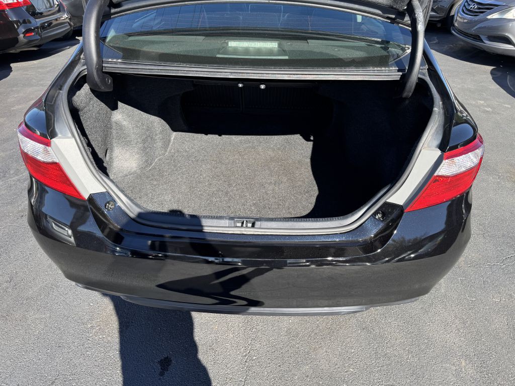 2015 Toyota Camry Image 19