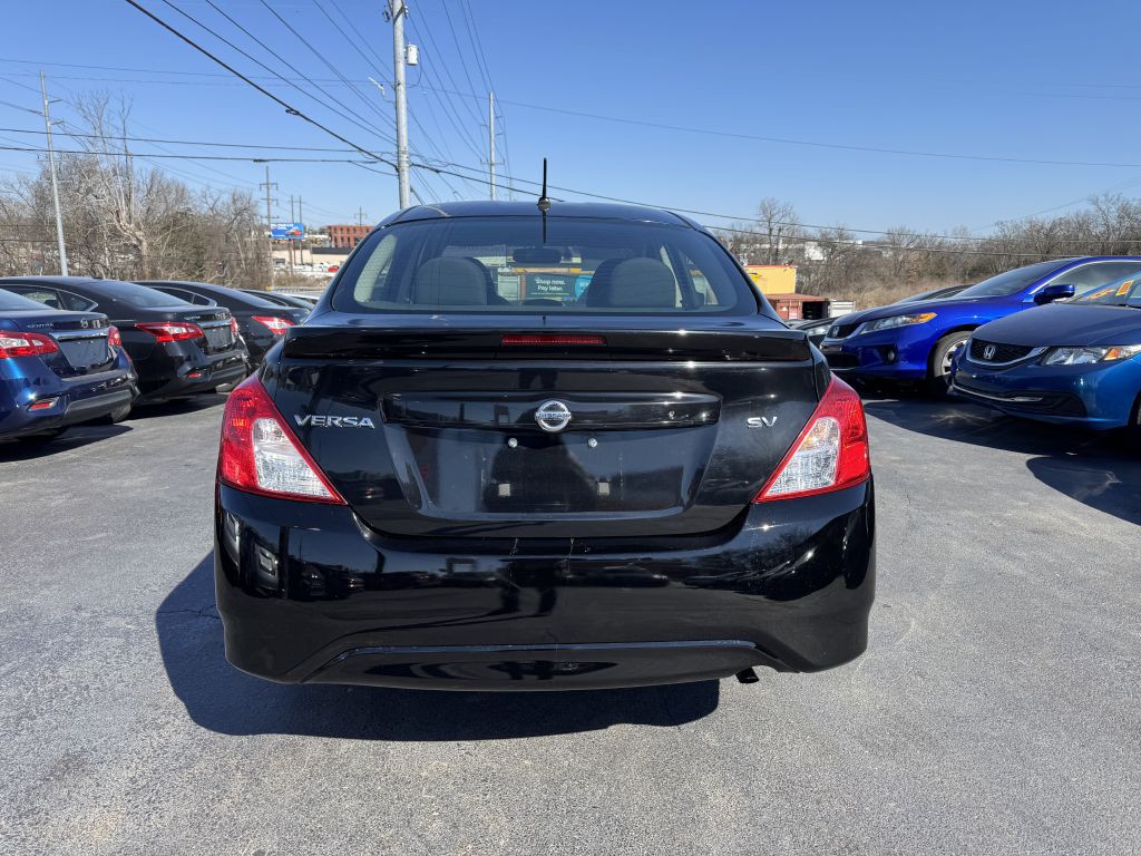 2017 Nissan Versa Image 6