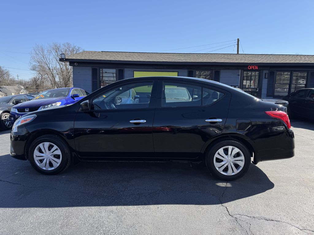 2017 Nissan Versa Image 8