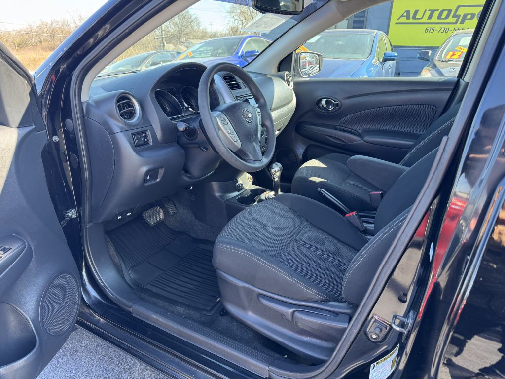 2017 Nissan Versa Image 10