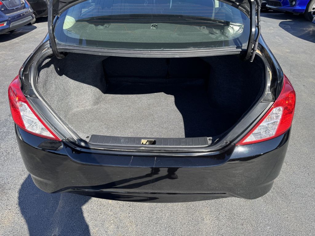 2017 Nissan Versa Image 19