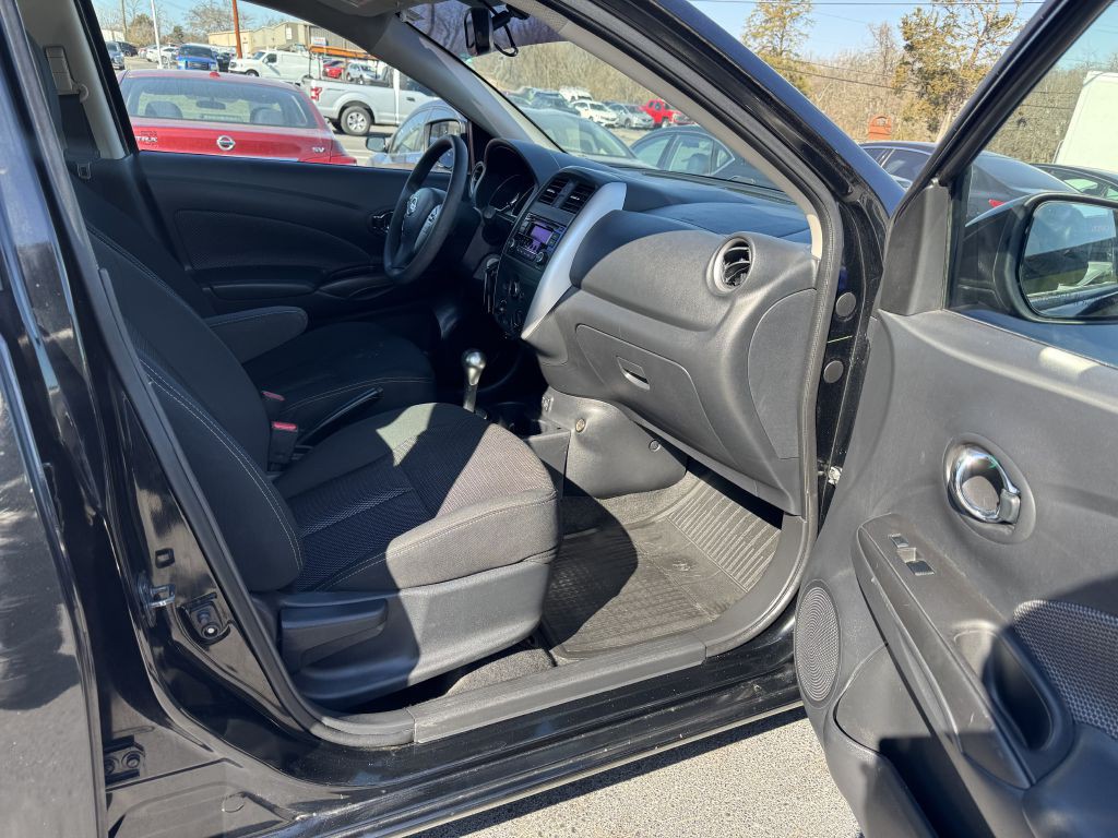2017 Nissan Versa Image 22