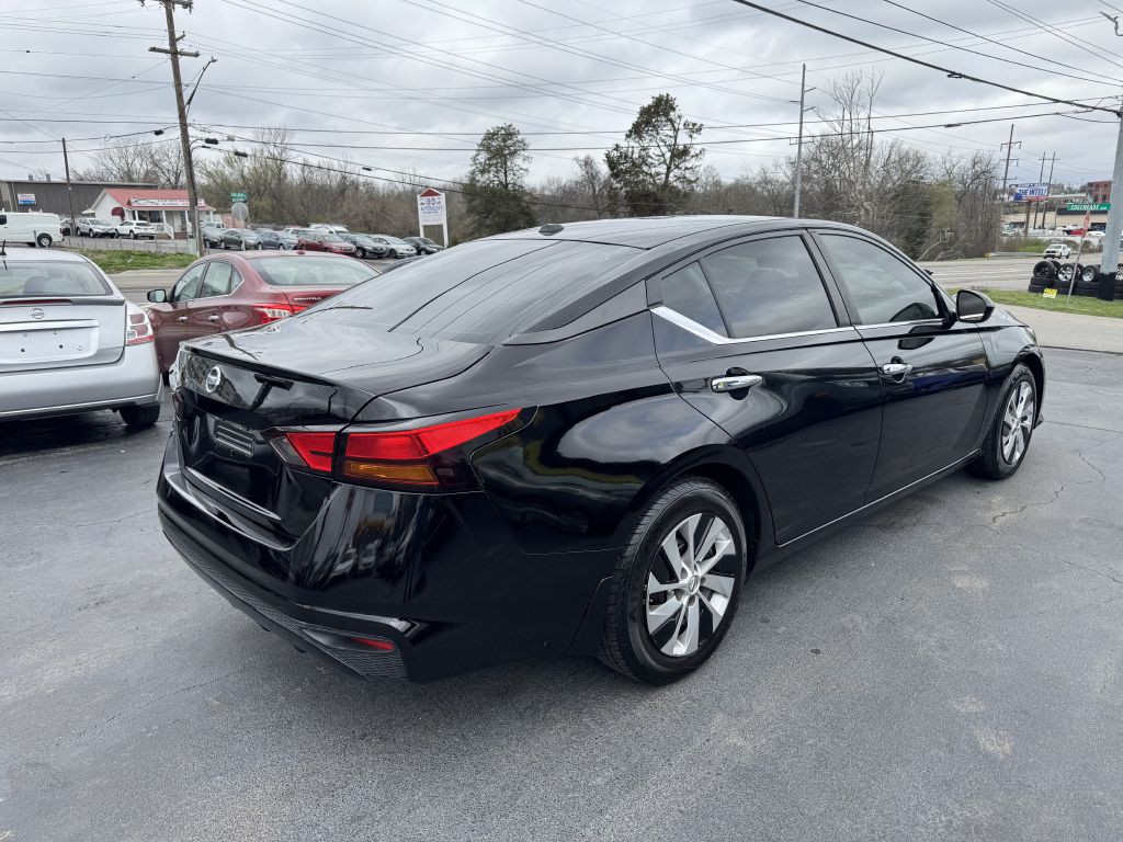 2019 Nissan Altima Image 4