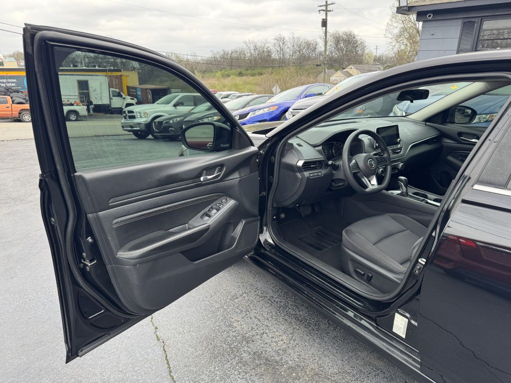 2019 Nissan Altima Image 9