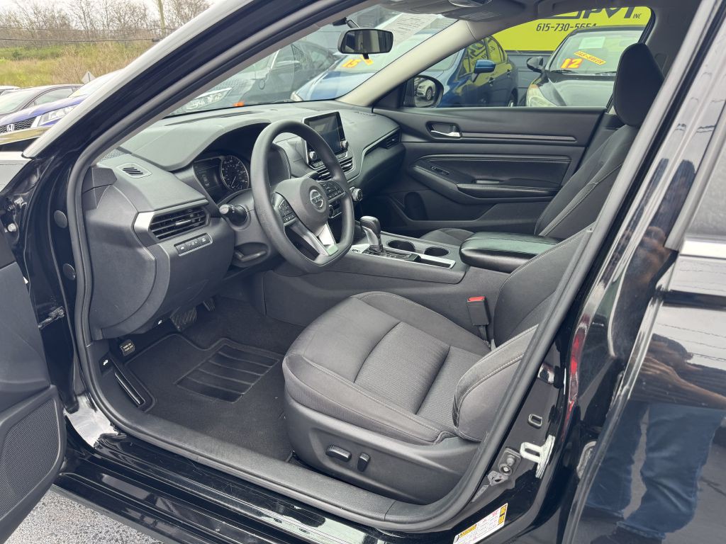 2019 Nissan Altima Image 10