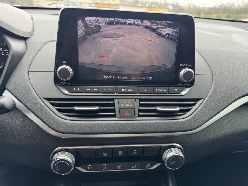 2019 Nissan Altima Image 17