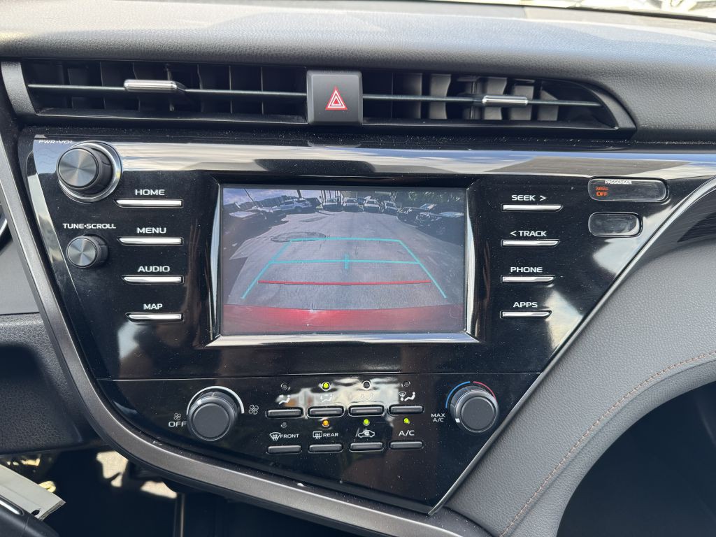 2019 Toyota Camry Image 17