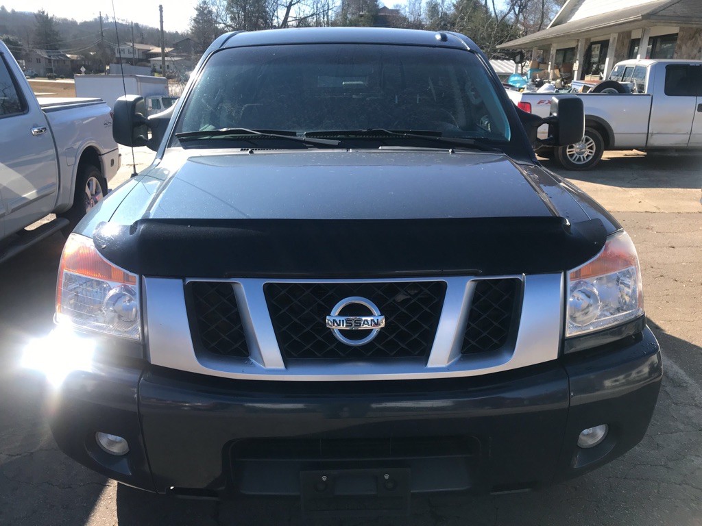 2015 Nissan Titan Image 1