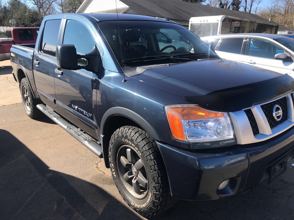 2015 Nissan Titan Image 2