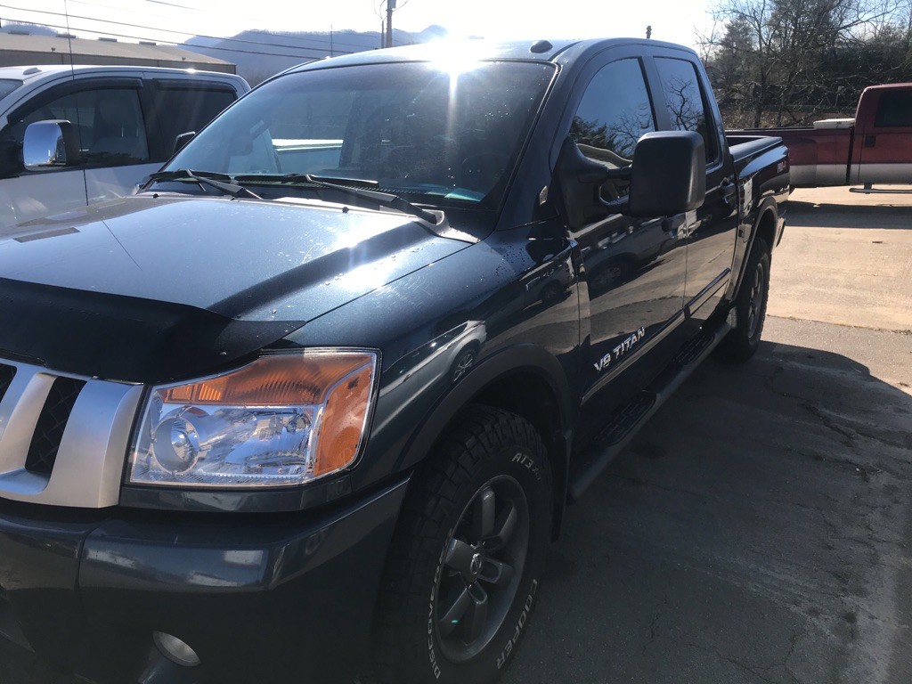 2015 Nissan Titan Image 3