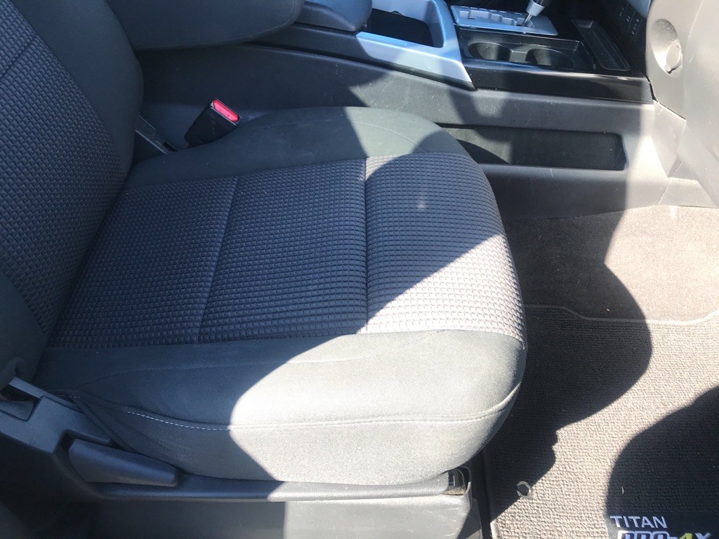 2015 Nissan Titan Image 23