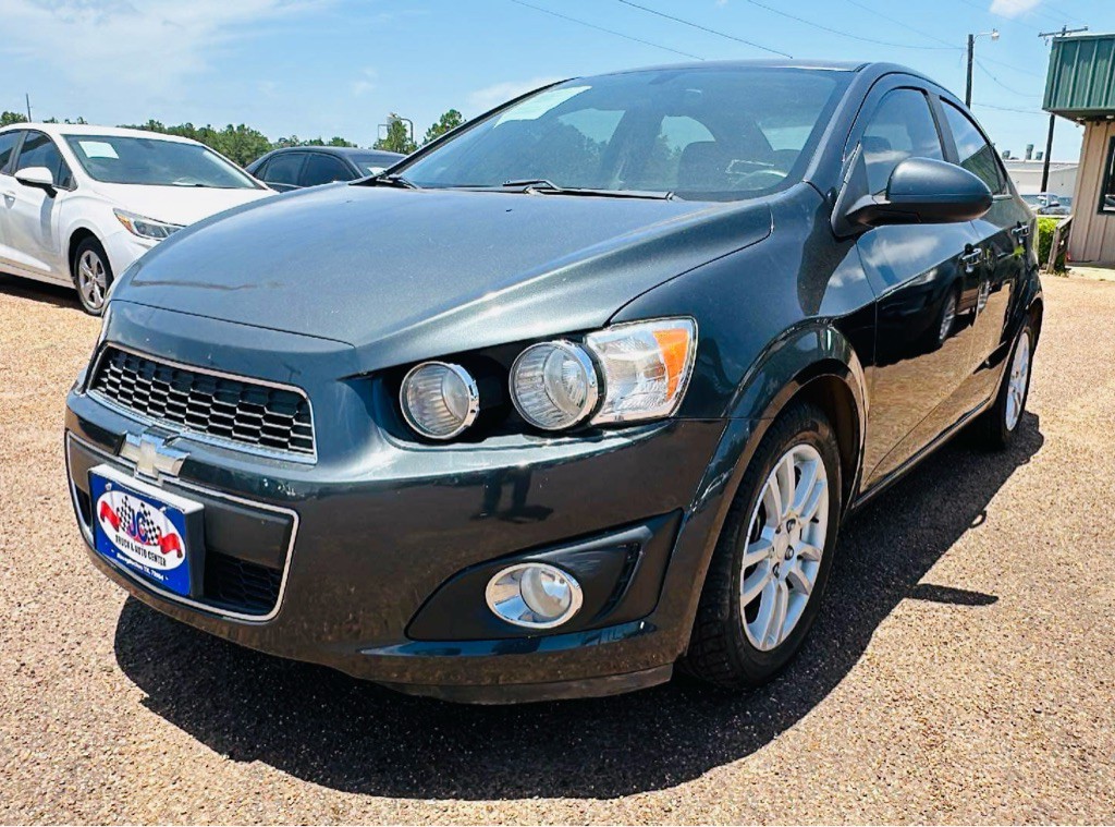 2015 Chevrolet Sonic Image 1
