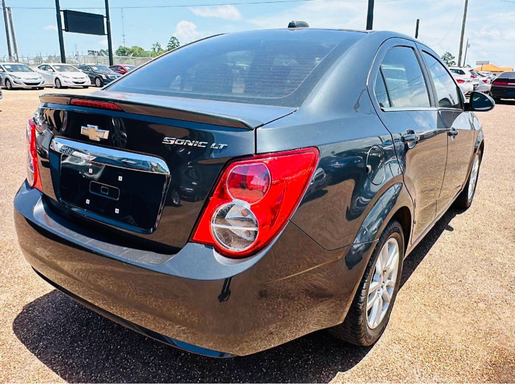 2015 Chevrolet Sonic Image 4