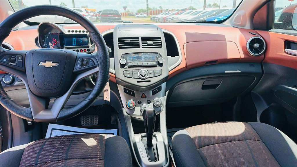 2015 Chevrolet Sonic Image 6