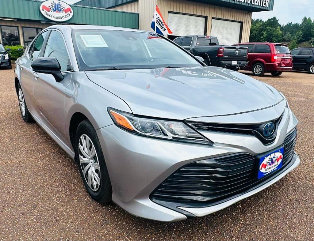 2019 Toyota Camry Image 2