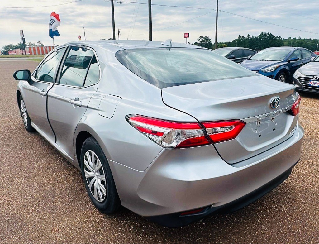 2019 Toyota Camry Image 3