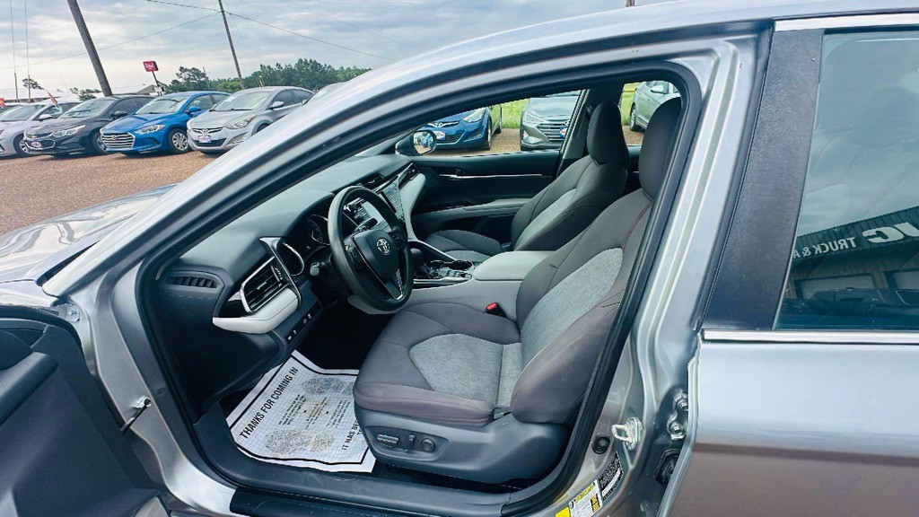2019 Toyota Camry Image 5