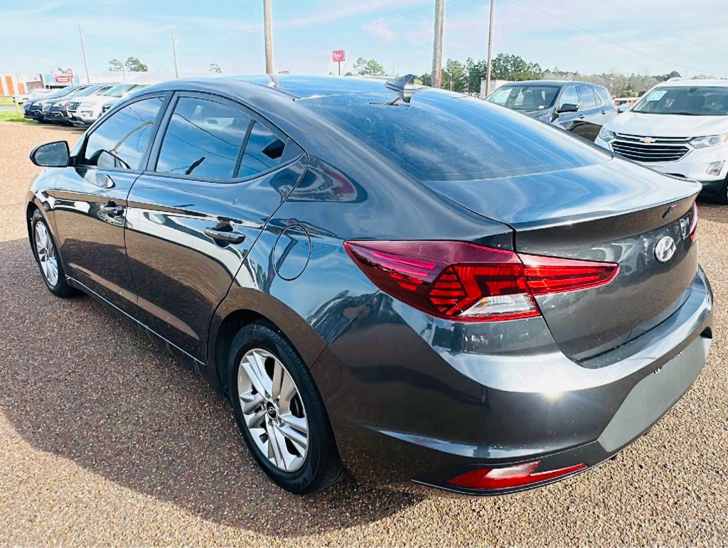 2020 Hyundai Elantra Image 3