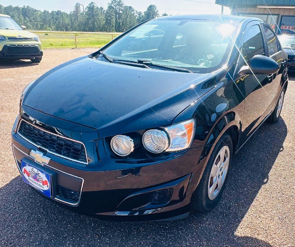 2016 Chevrolet Sonic Image 2