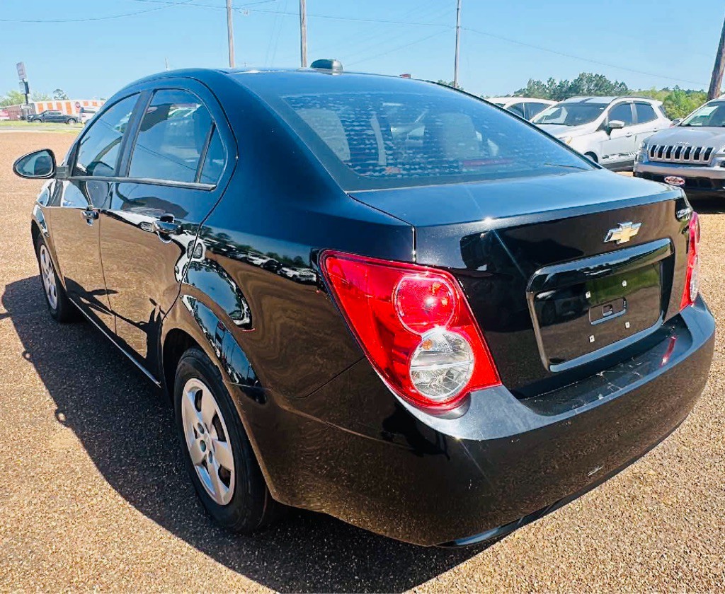 2016 Chevrolet Sonic Image 4