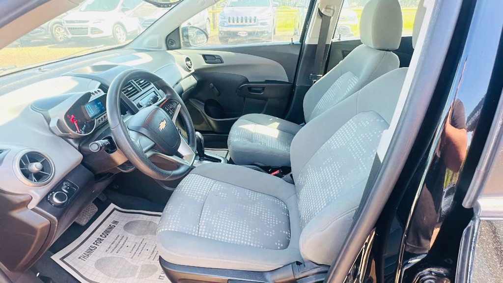 2016 Chevrolet Sonic Image 6