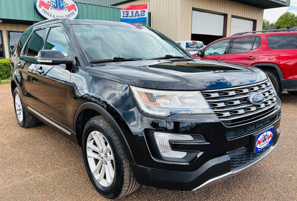 2016 Ford Explorer Image 1