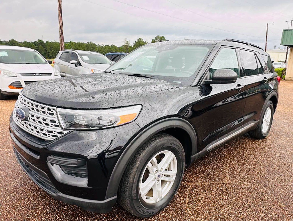 2021 Ford Explorer Image 2