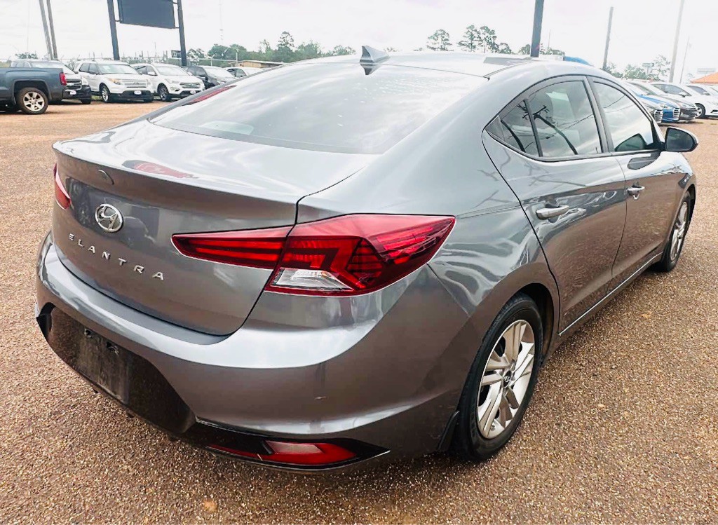 2019 Hyundai Elantra Image 3