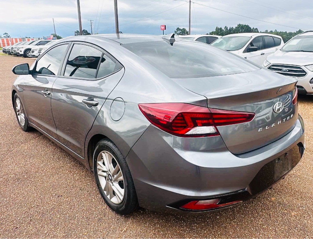 2019 Hyundai Elantra Image 4