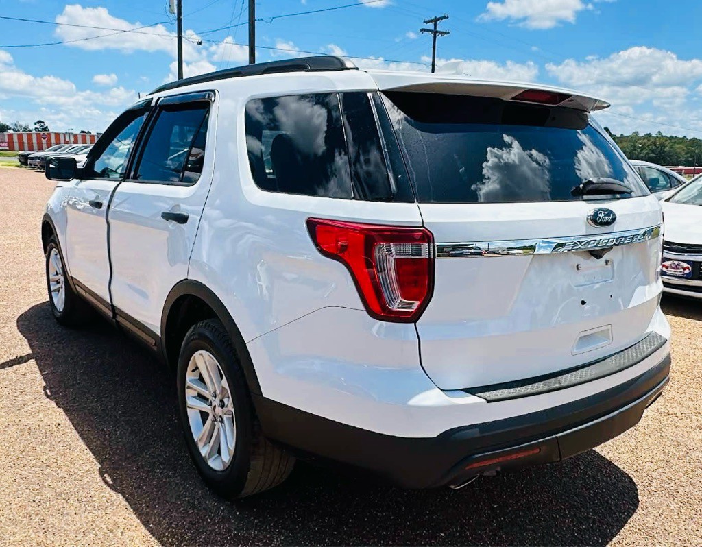 2017 Ford Explorer Image 3