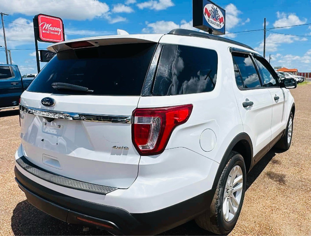 2017 Ford Explorer Image 4