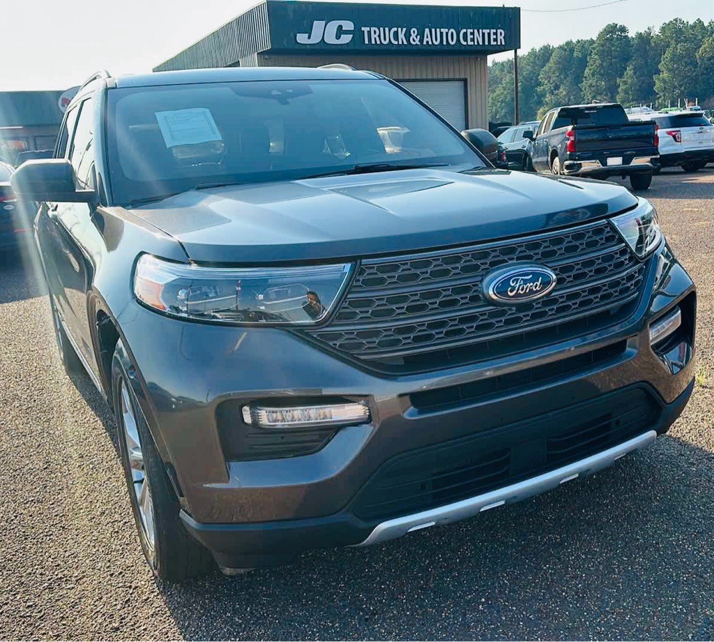 2020 Ford Explorer Image 2