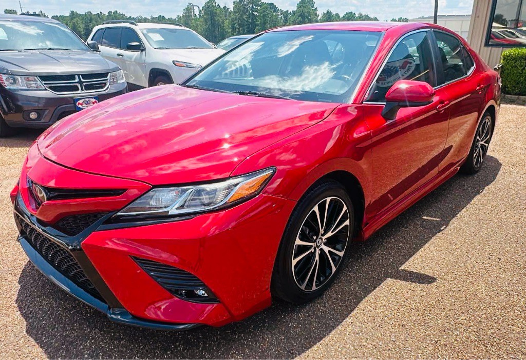 2020 Toyota Camry Image 2