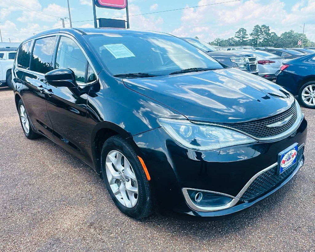 2018 Chrysler Pacifica Image 1
