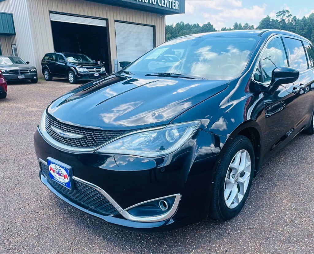 2018 Chrysler Pacifica Image 2