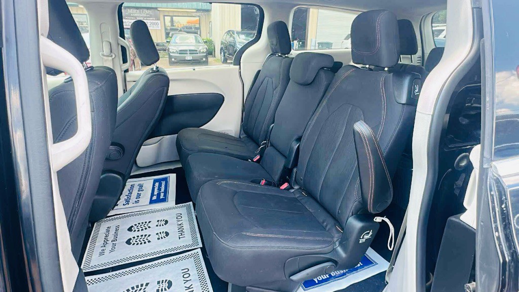 2018 Chrysler Pacifica Image 7