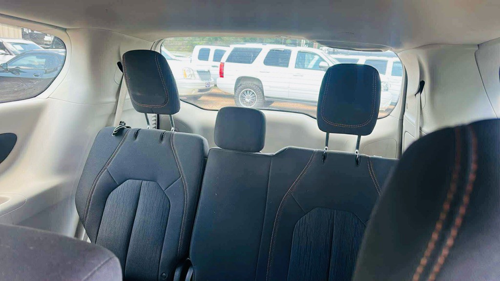 2018 Chrysler Pacifica Image 8