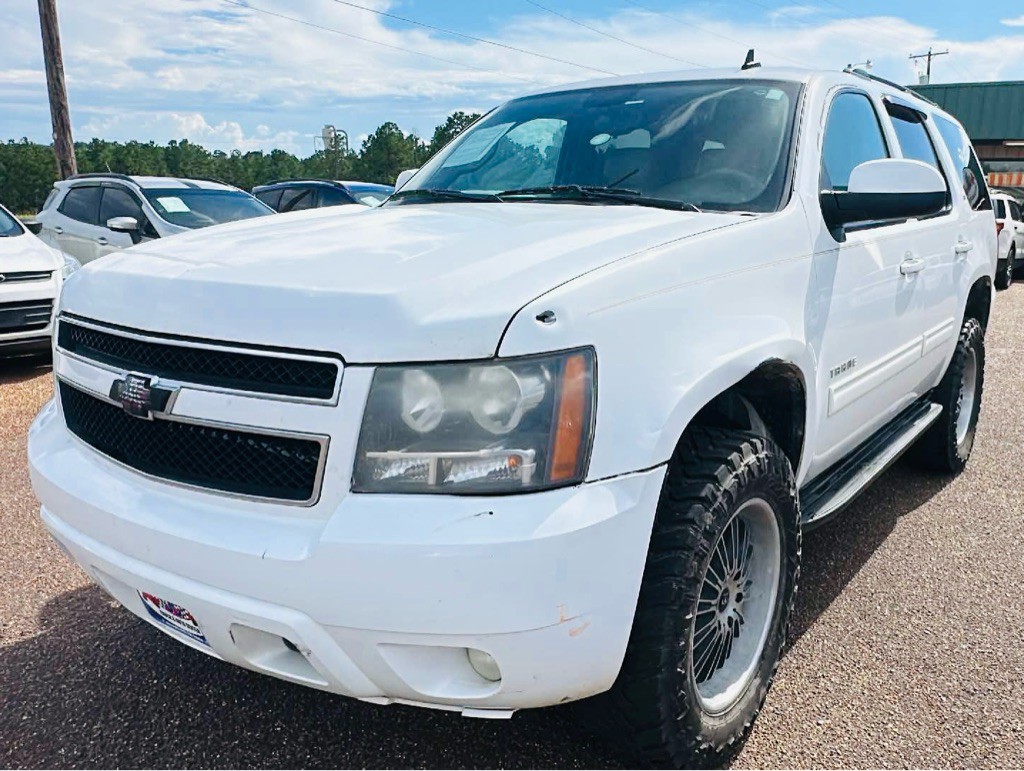 2013 Chevrolet Tahoe Image 2